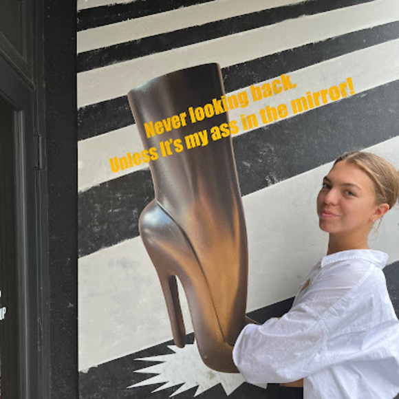 Meet your Posher, Emmanuelle - Picture 1 of 1